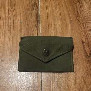 WWII 1945 Reinhart Inc. M1942 Carlisle Field Dressing Pouch First Aid Packet Kit
